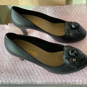 Chanel shoes with kitten heel. Good condition